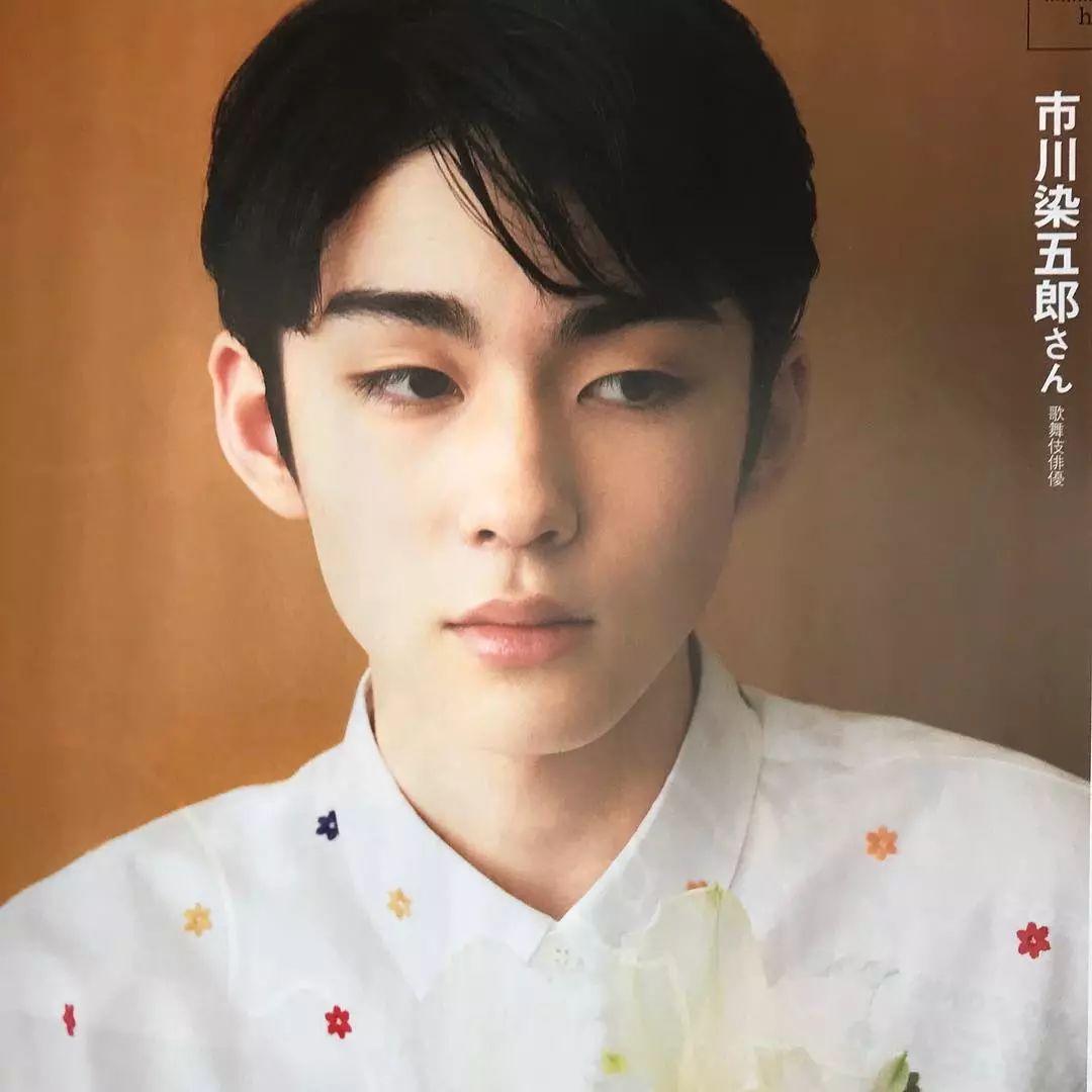 日本14岁的歌舞伎少年气质清冷出尘 简直就像从漫画里走出来的美少年 良品志