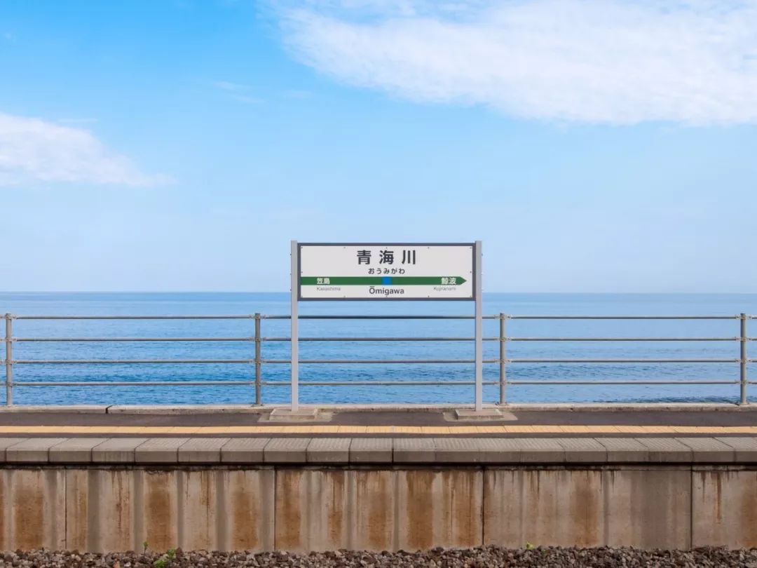 走遍了日本300個海邊車站的他,看過了最美的海景!